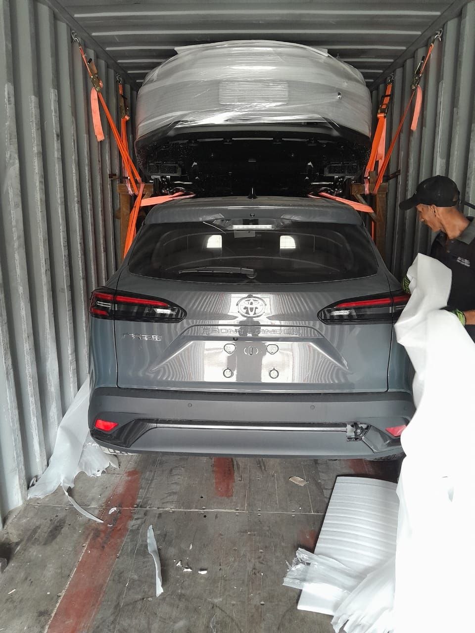 Toyota Frontlander that just arrived in Venezuela inside the container, secured with slings before unloading